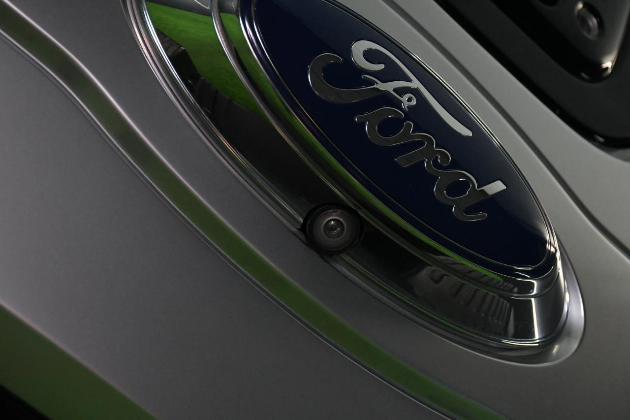 Used 2016 Ford F350 Platinum w/ FX4 Off-Road Package image 13