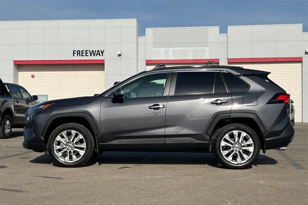 Used 2025 Toyota RAV4 Limited image 9