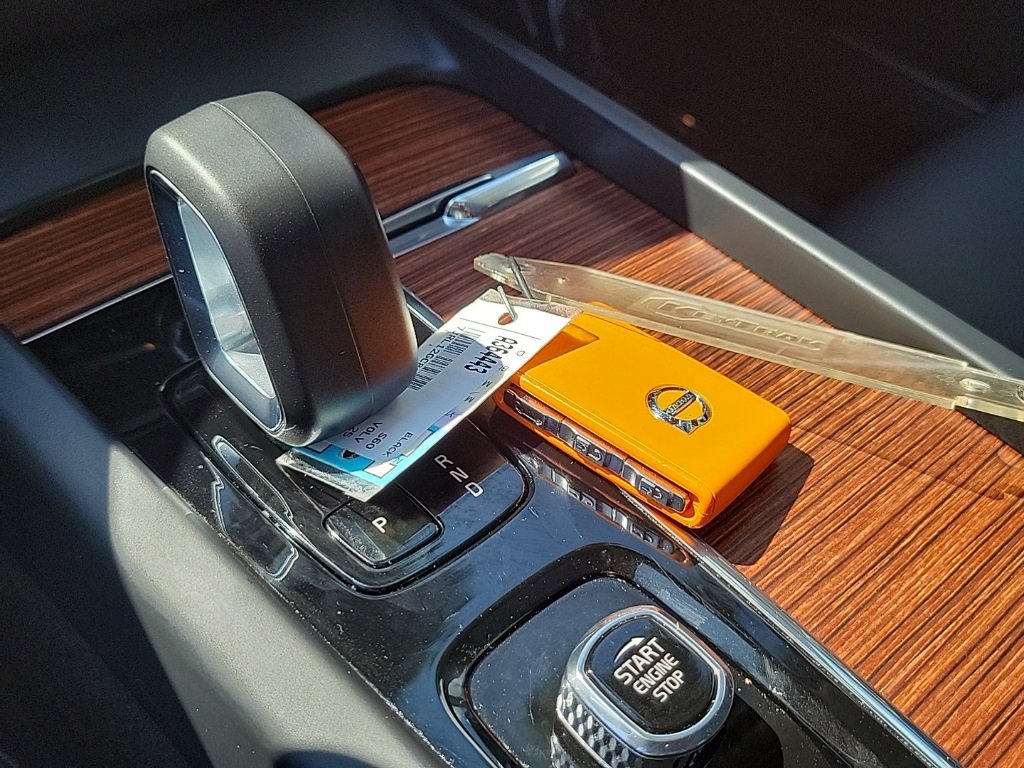 Used 2025 Volvo S60 B5 Plus image 23