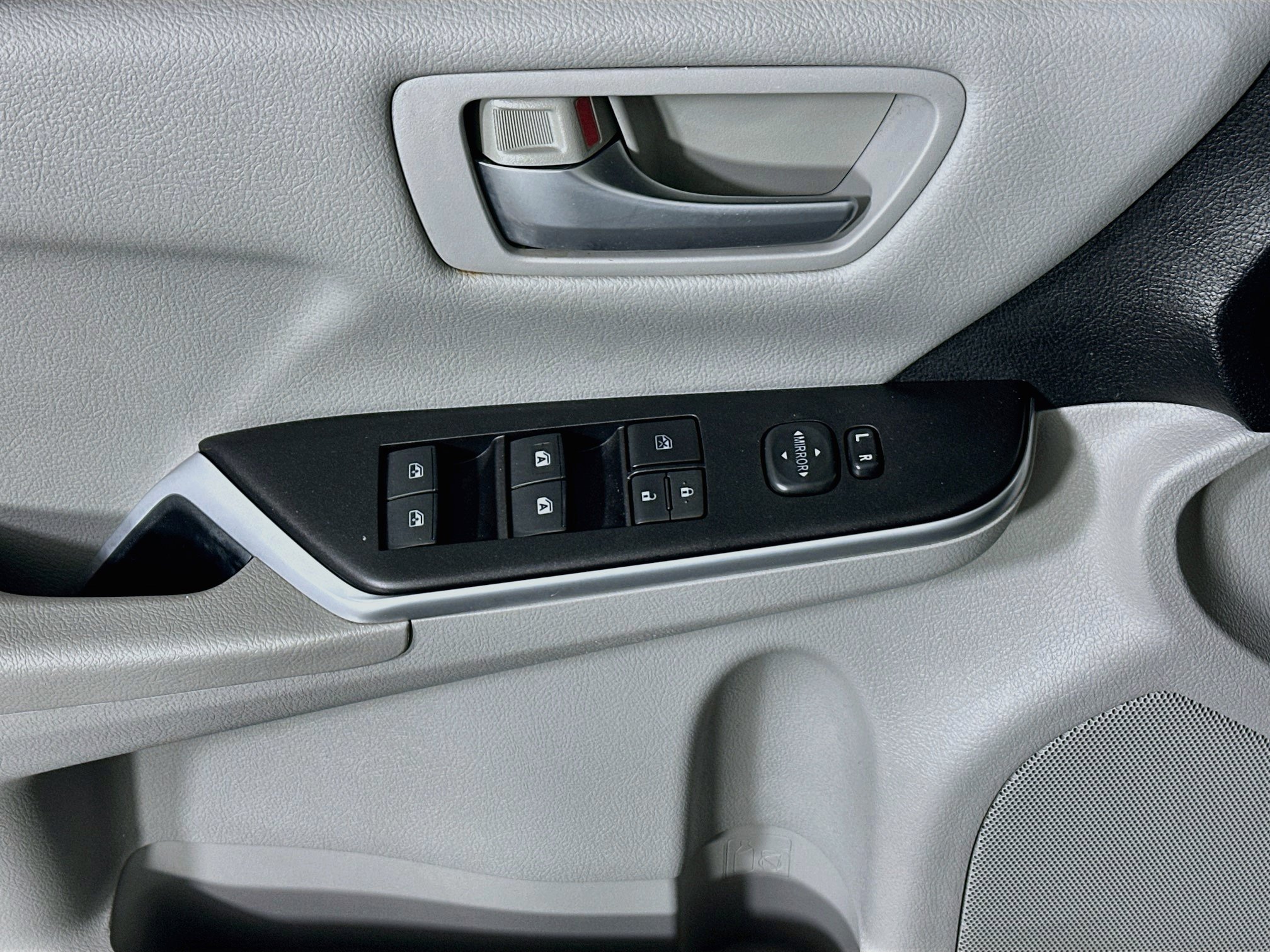 Used 2017 Toyota Camry LE FWD image 14