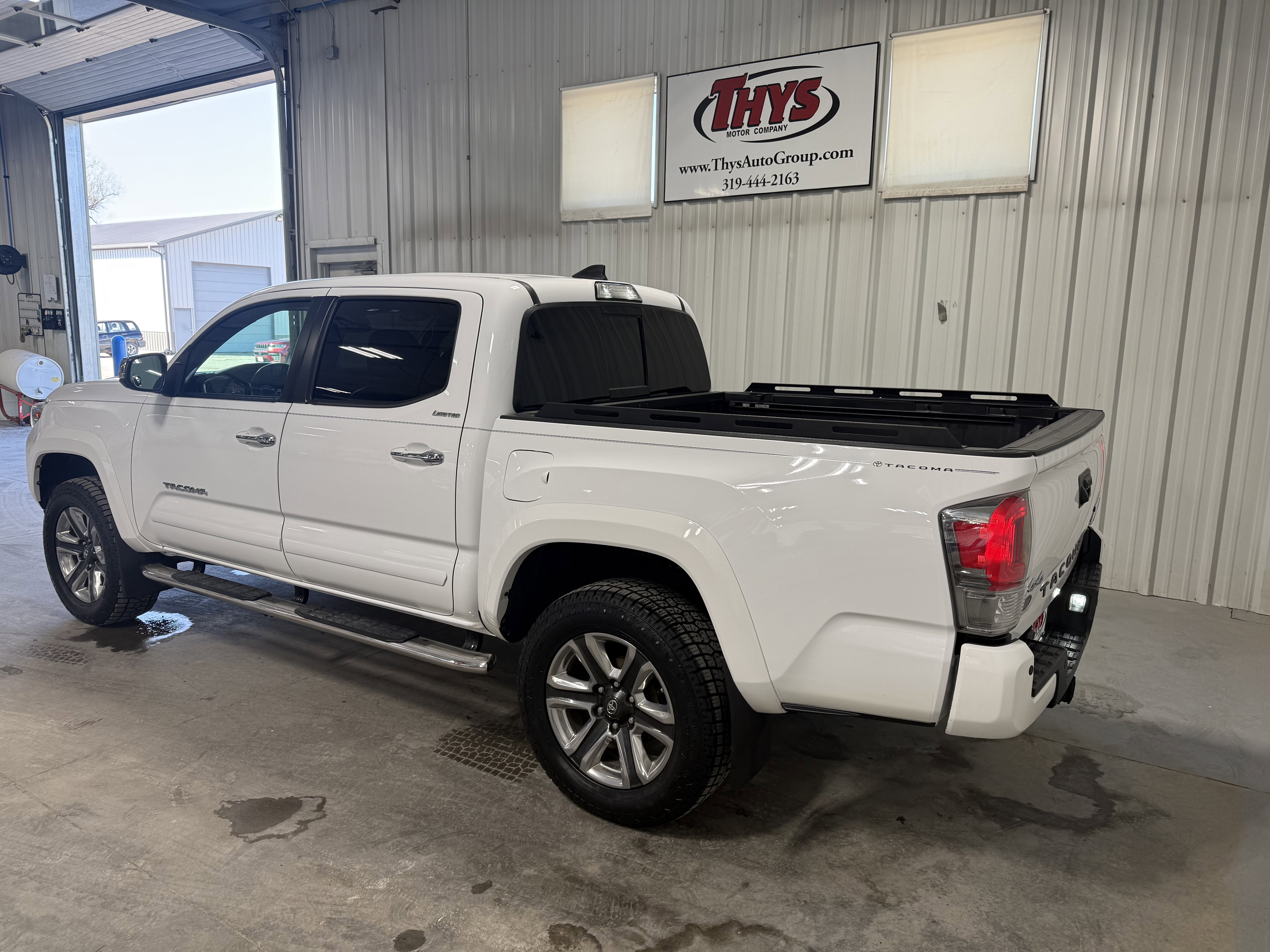Used 2018 Toyota Tacoma Limited image 11