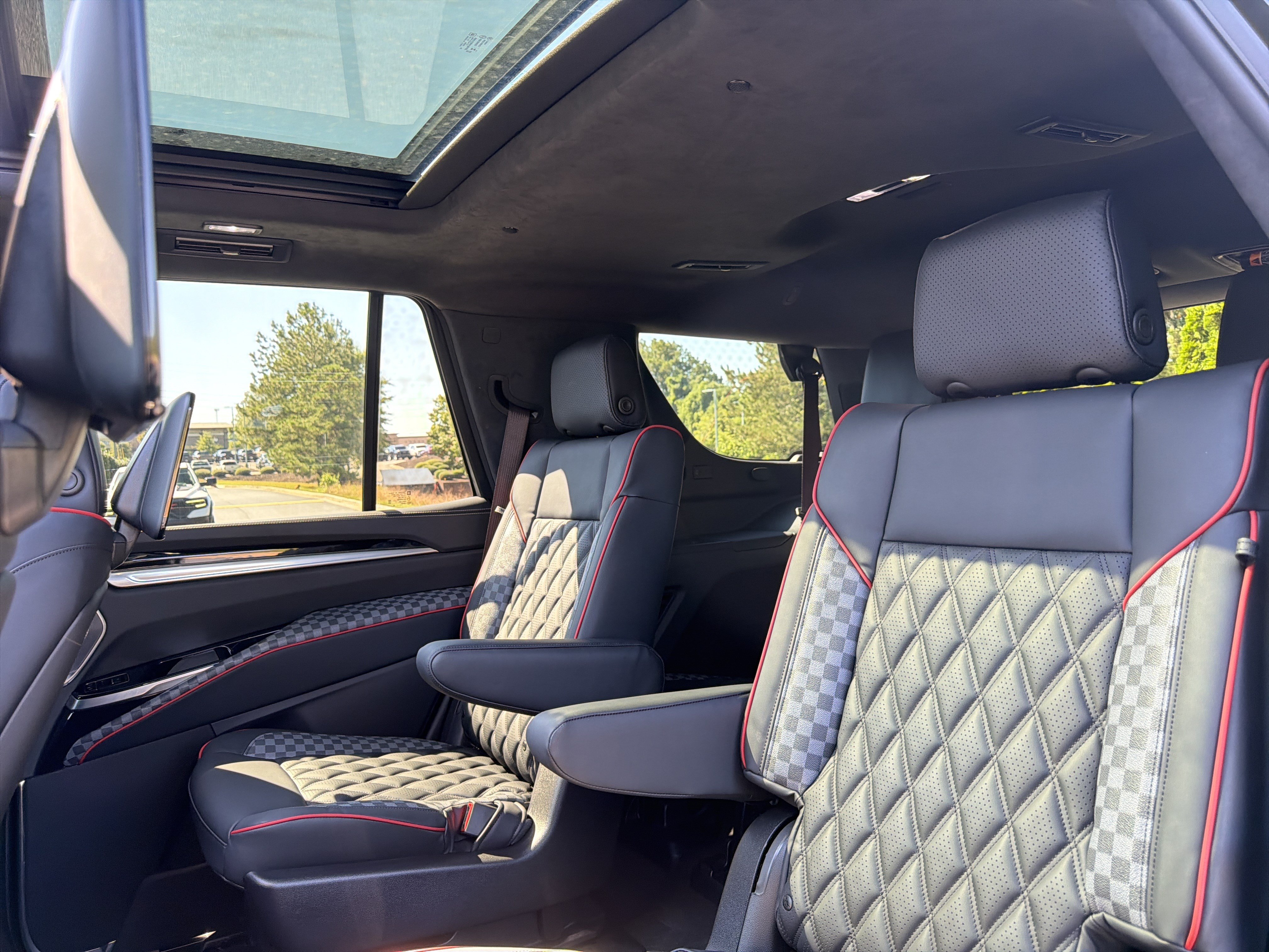 Used 2026 Cadillac Escalade Platinum Sport w/ LPO, ONYX Package AWD/4WD image 63