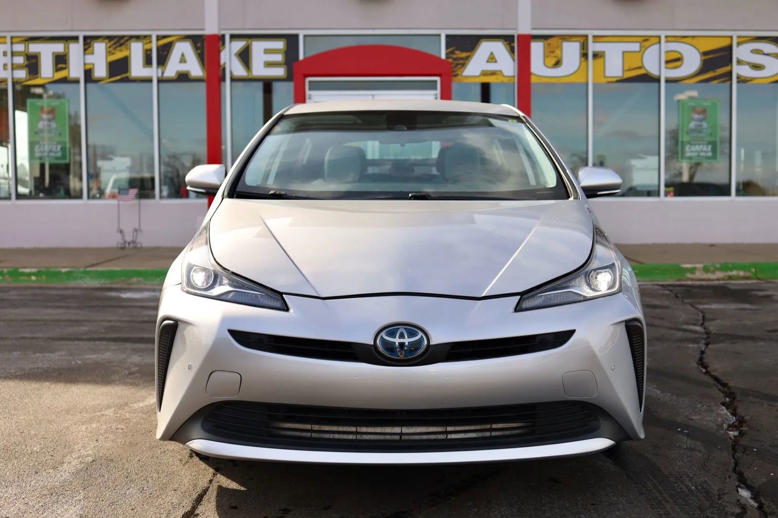 Used 2019 Toyota Prius LE image 2