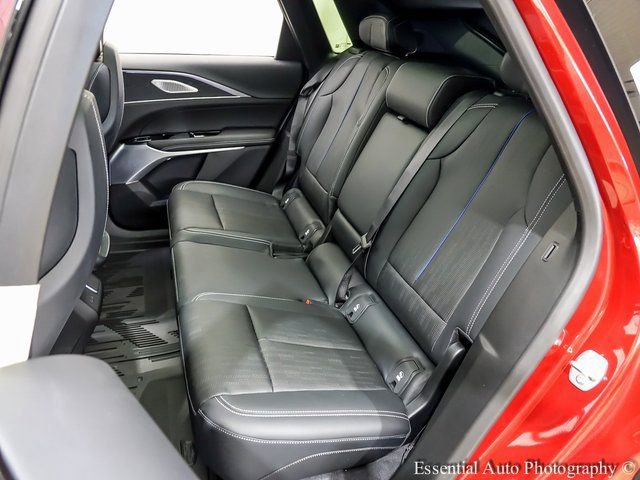 New 2025 Cadillac Lyriq Luxury w/ LPO, Floor Liner Package image 9