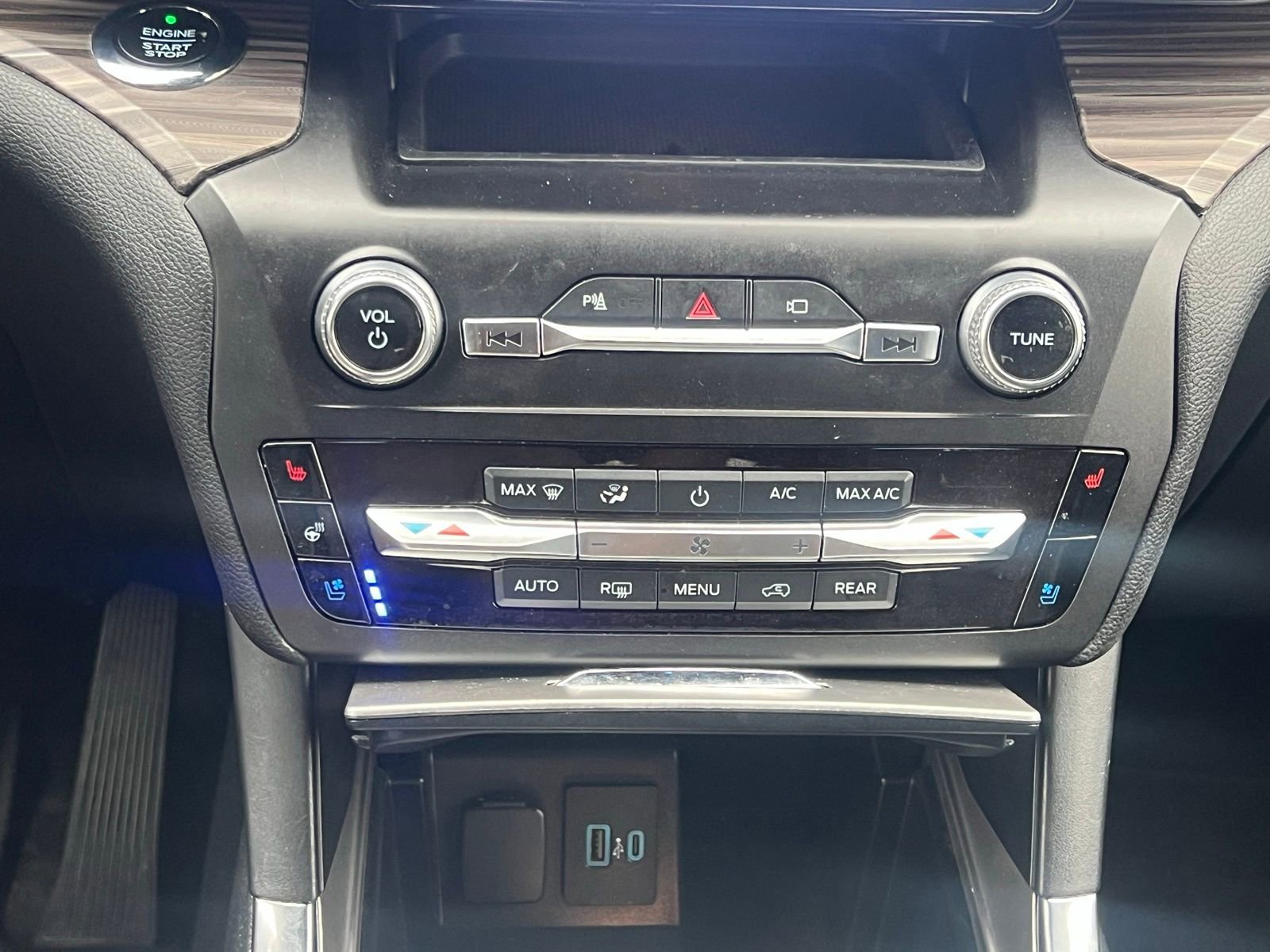 Used 2020 Ford Explorer Limited RWD image 36