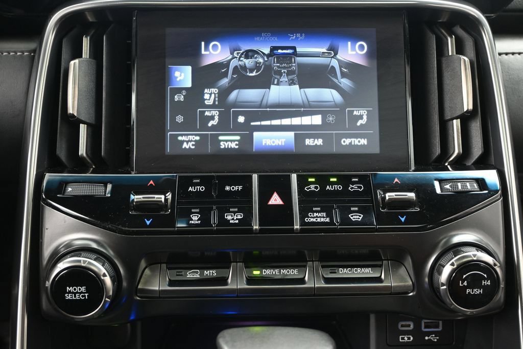 Used 2023 Lexus LX 600 4WD w/ Luxury Package image 28