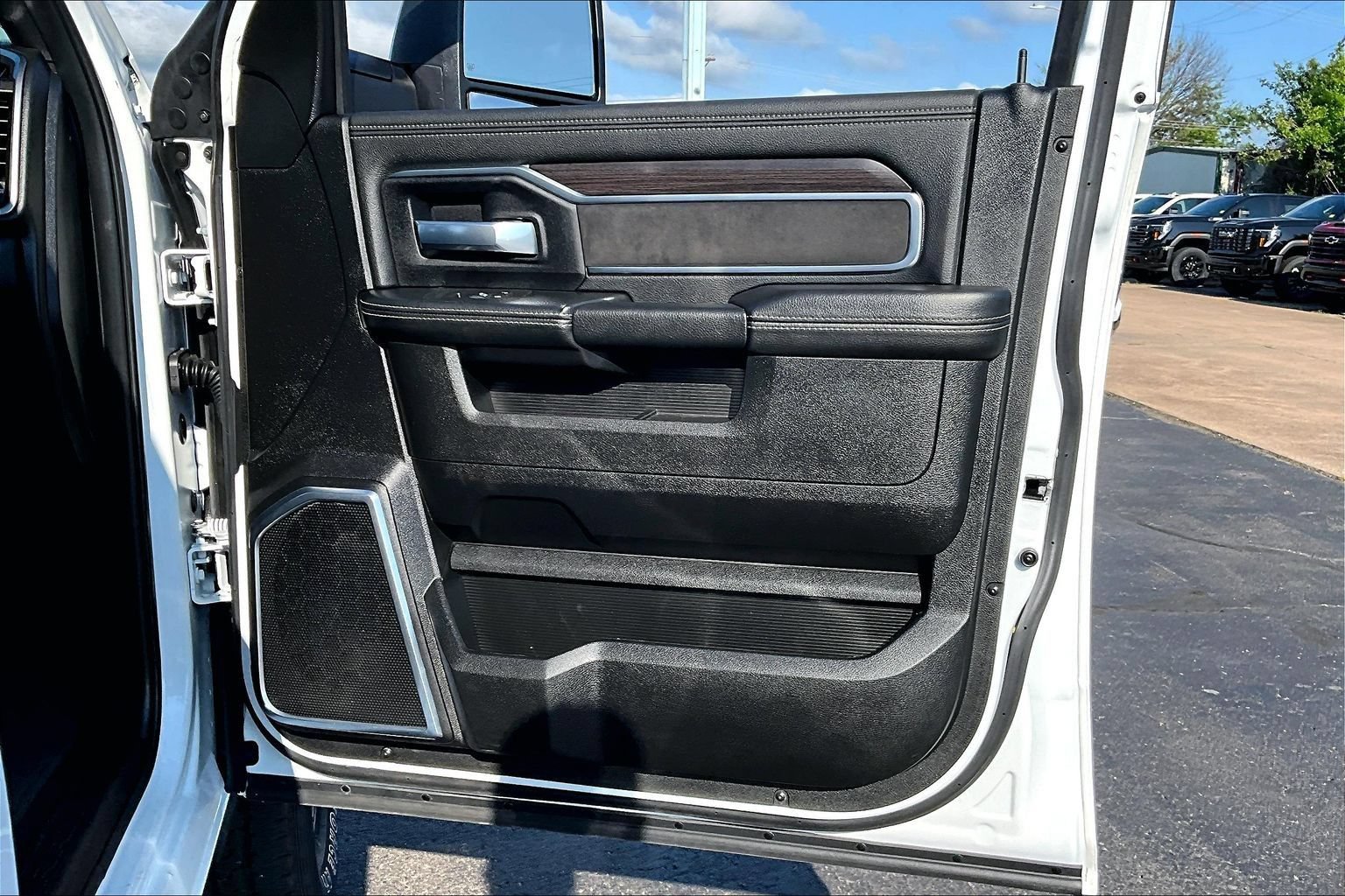Used 2026 RAM 2500 Laramie AWD/4WD image 18