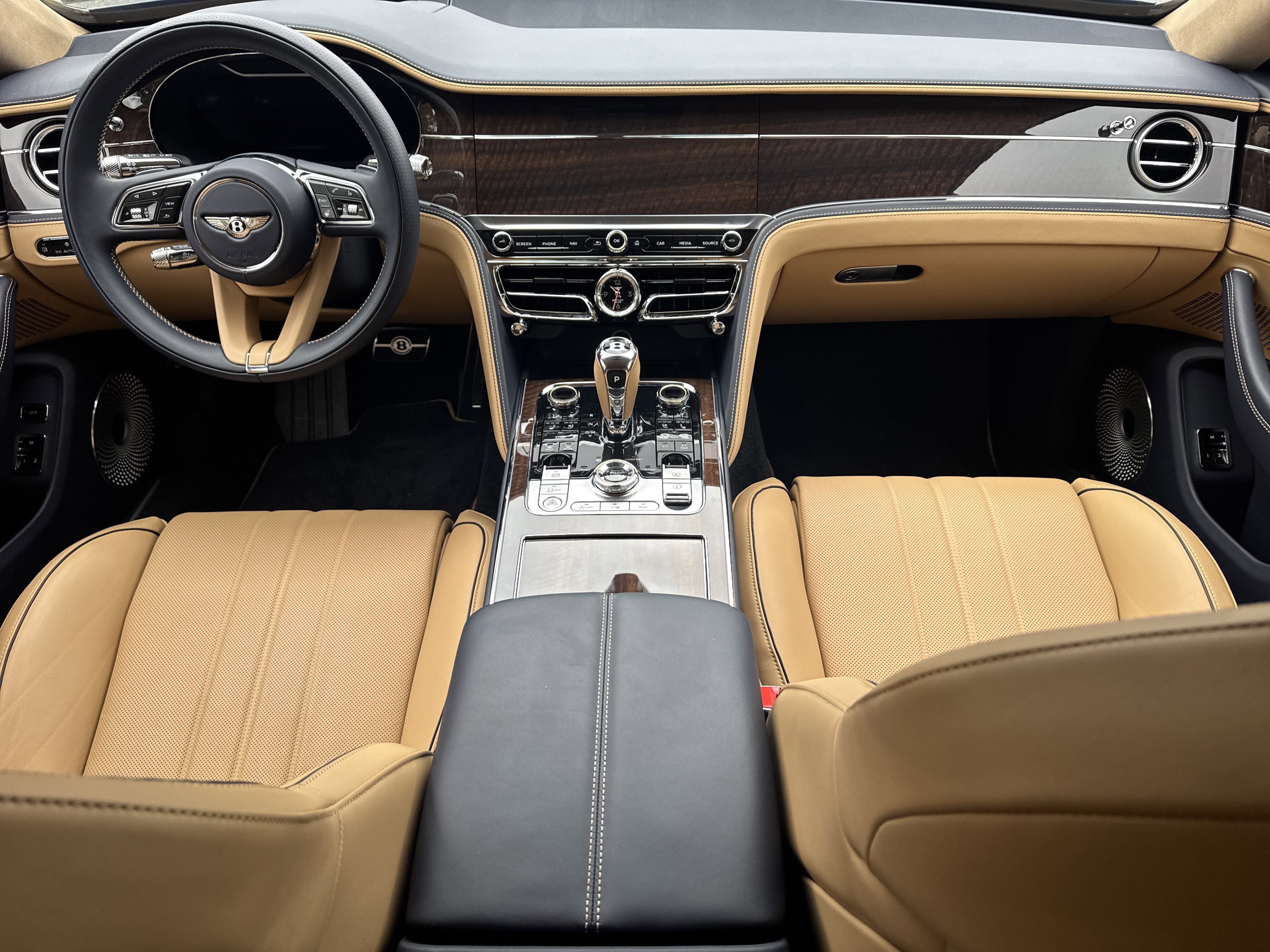 Used 2024 Bentley Flying Spur V8 image 18