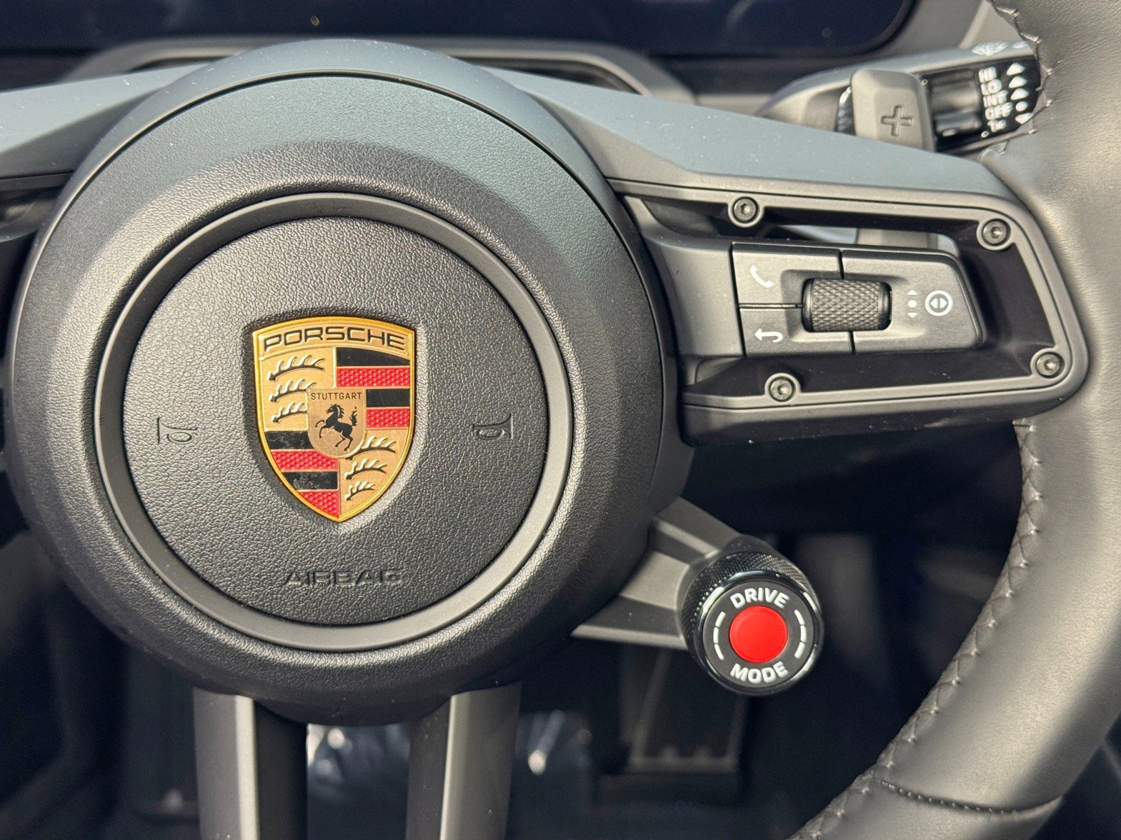 Used 2025 Porsche 911 Carrera RWD image 21