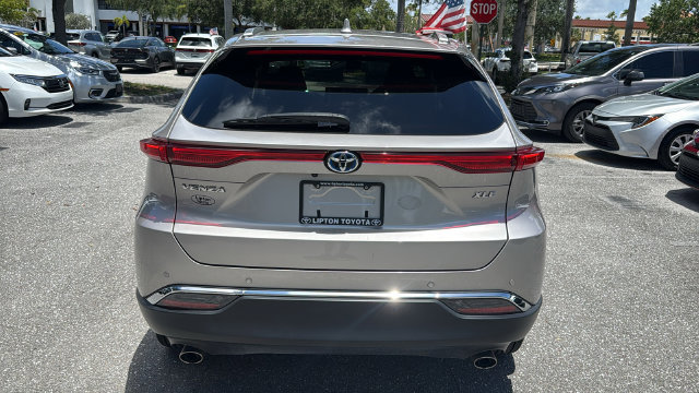 Certified 2023 Toyota Venza XLE AWD/4WD image 6