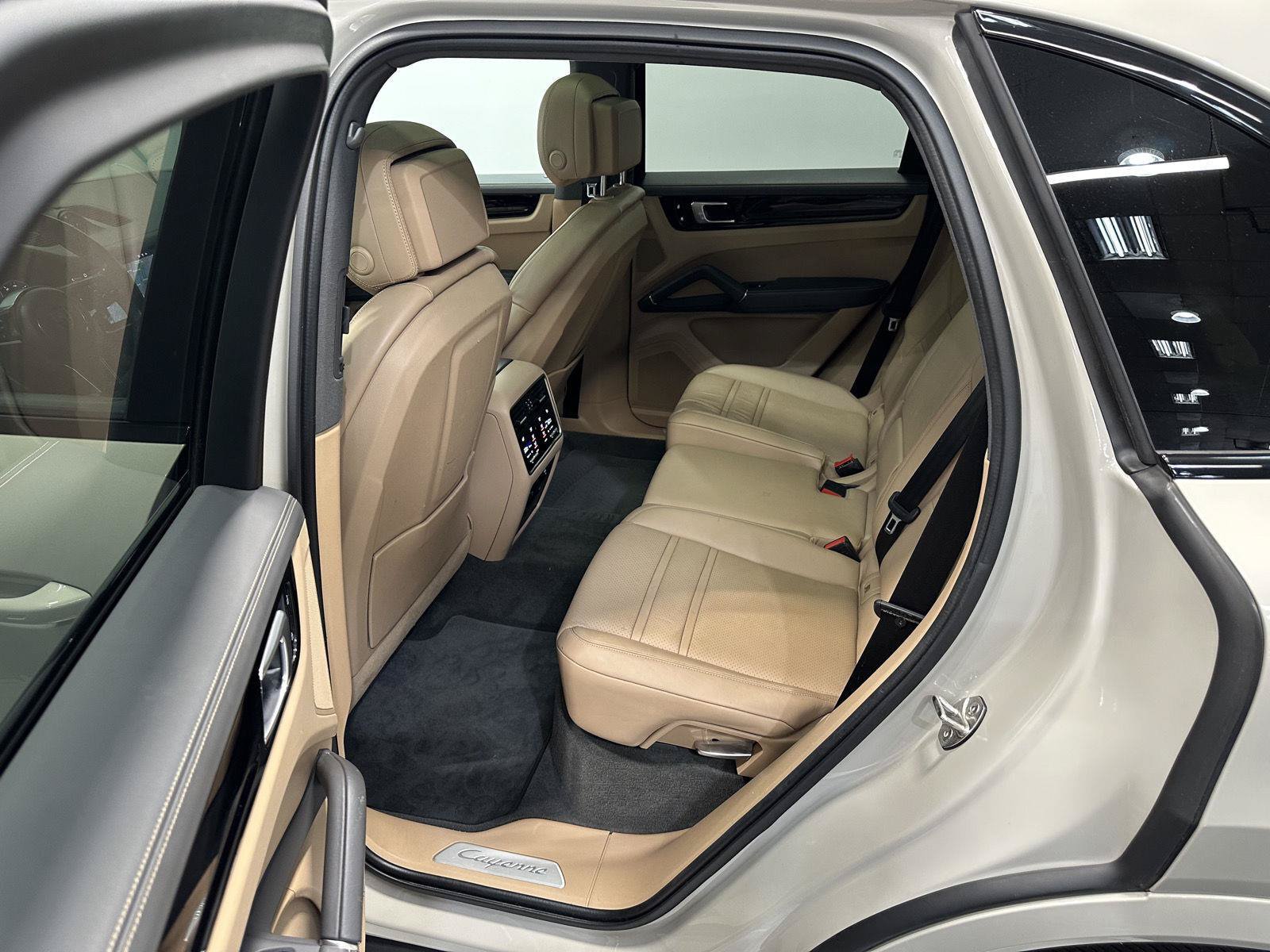 Used 2020 Porsche Cayenne AWD/4WD image 33
