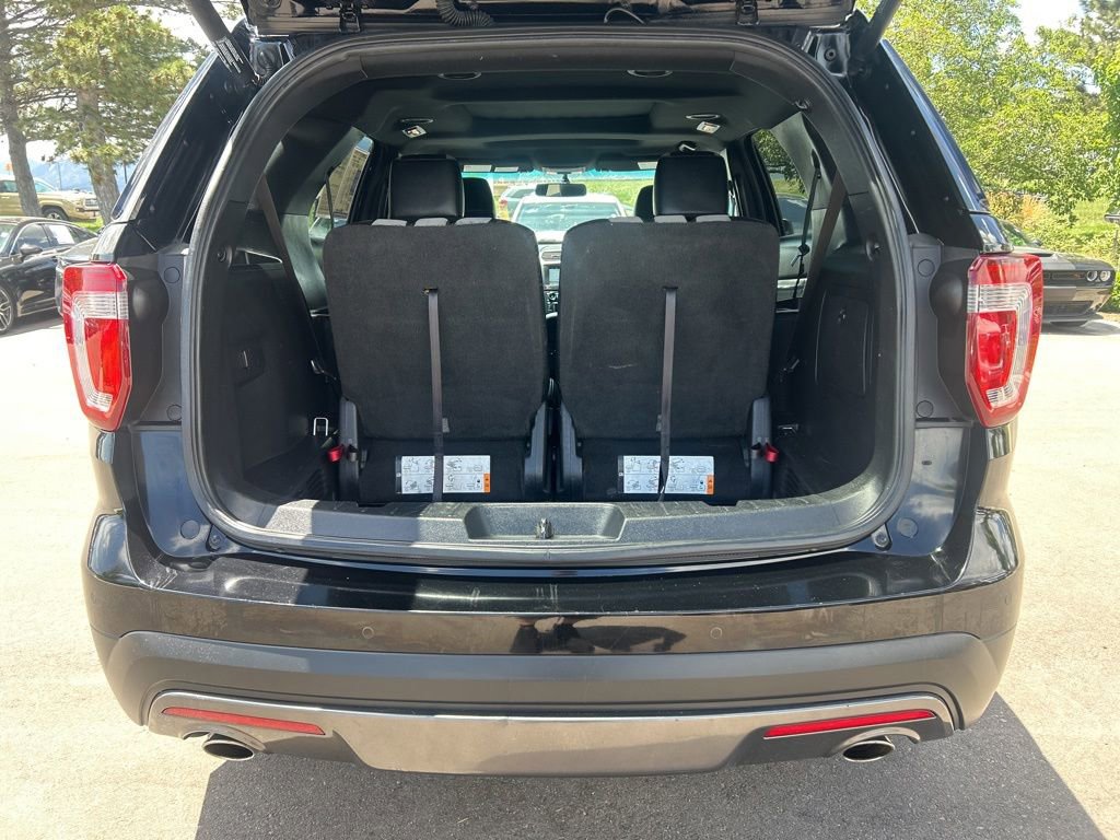 Used 2017 Ford Explorer XLT w/ Equipment Group 202A AWD/4WD image 17