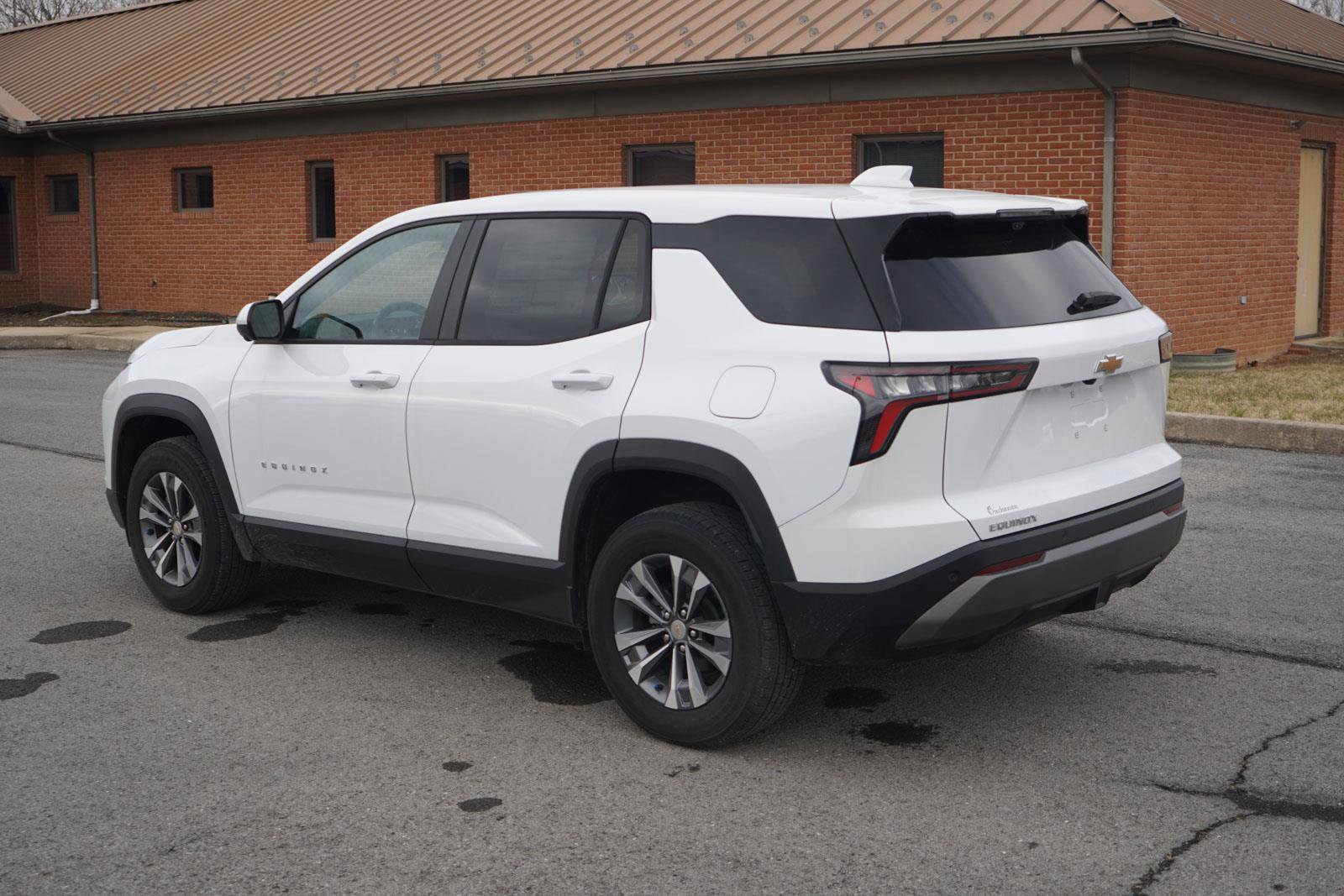 New 2025 Chevrolet Equinox LT w/ Safety and Technology Package image 6