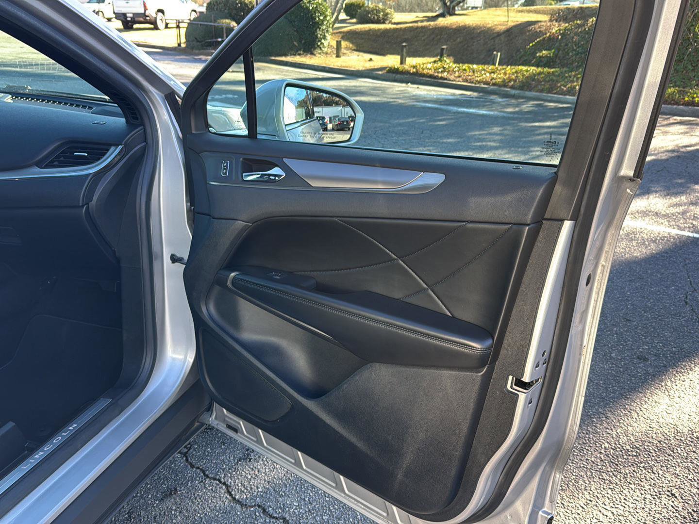 Used 2017 Lincoln MKC Select w/ Select Plus Package image 12