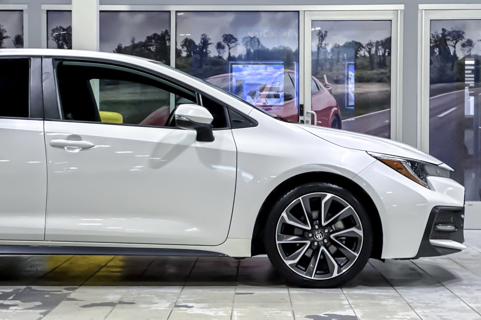 Used 2020 Toyota Corolla SE image 32
