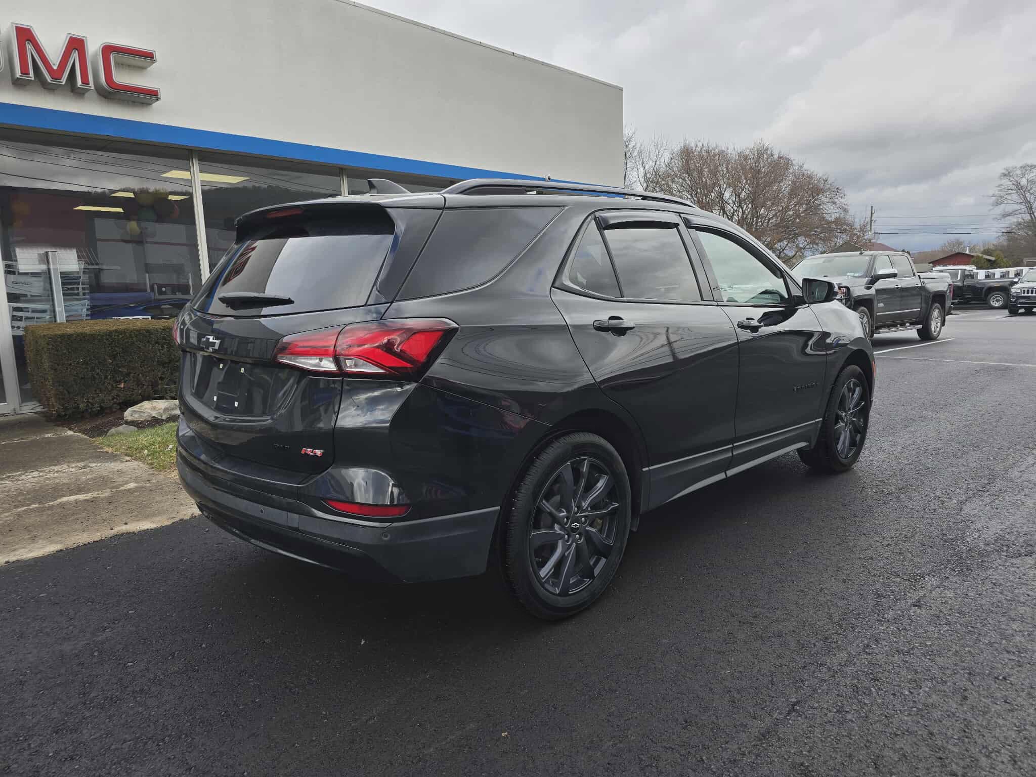 Used 2024 Chevrolet Equinox RS image 3