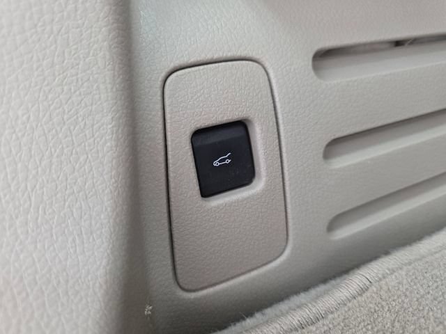 Used 2015 Lincoln MKX AWD w/ Equipment Group 102A image 36