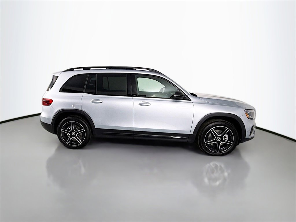Used 2025 Mercedes-Benz GLB 250 4MATIC image 8