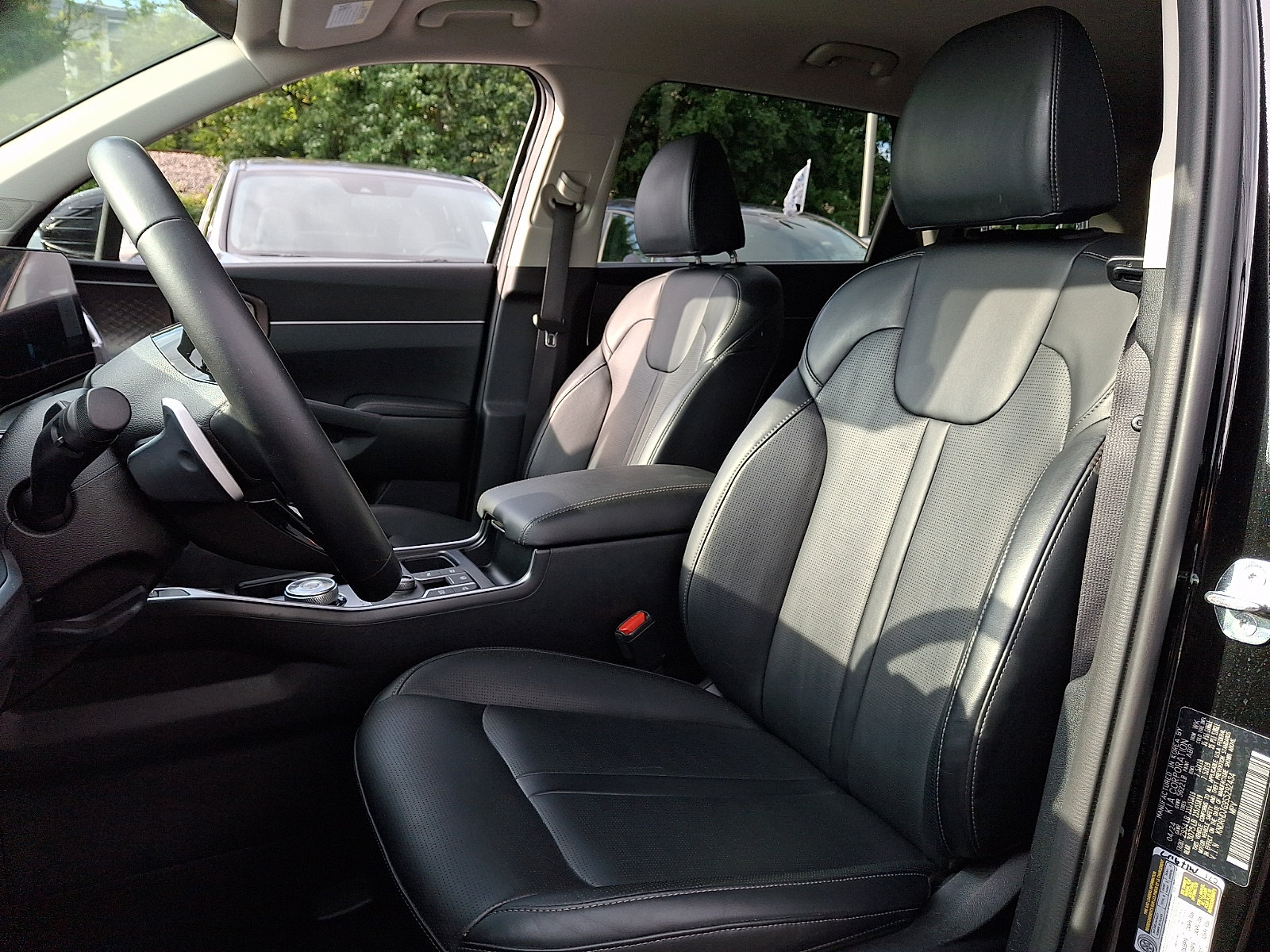 Certified 2025 Kia Sorento EX AWD/4WD image 12