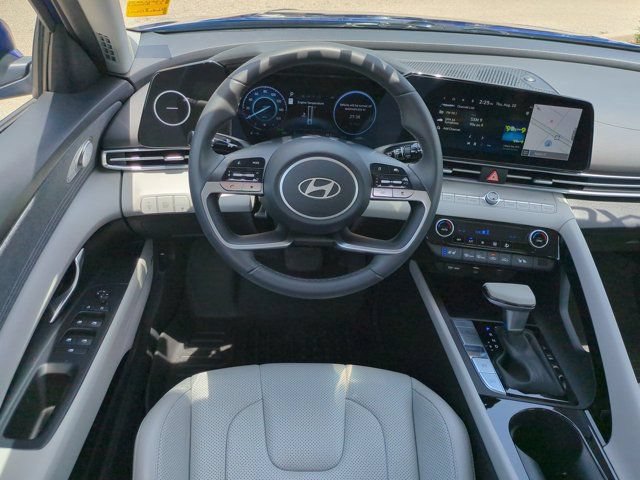 Used 2025 Hyundai Elantra Limited FWD image 15