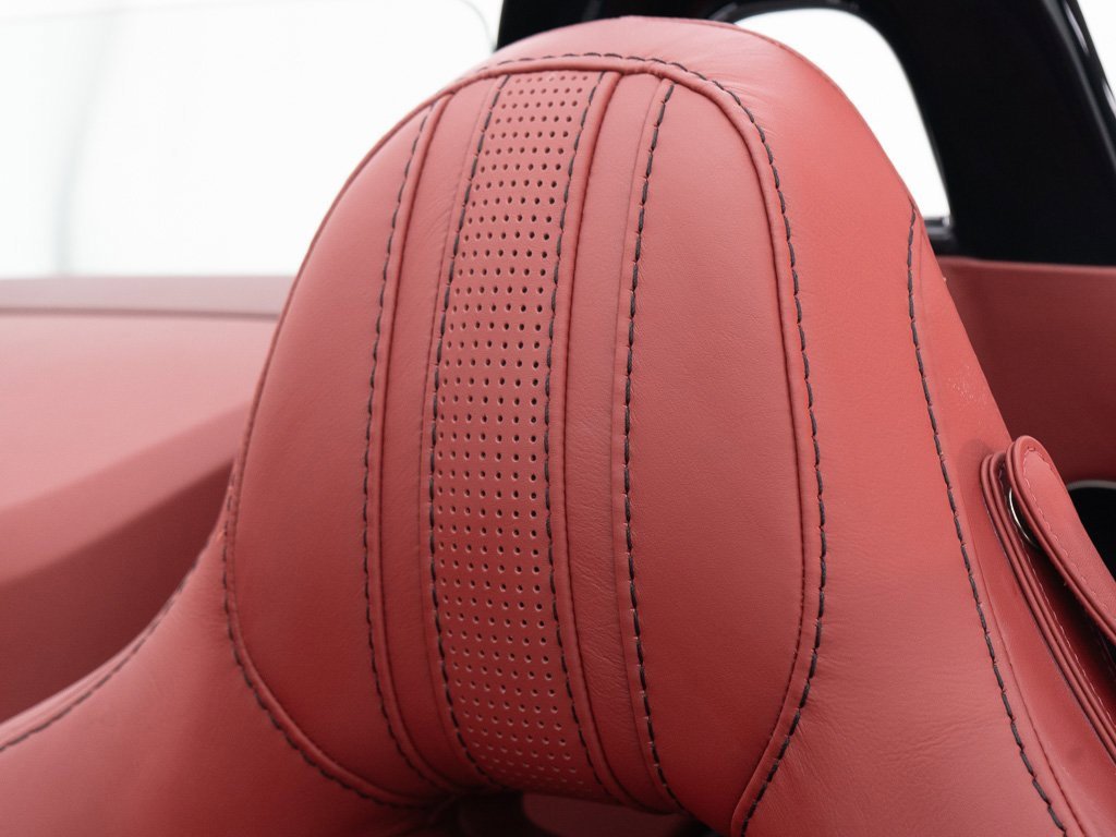 Used 2021 Aston Martin V8 Vantage Roadster image 24