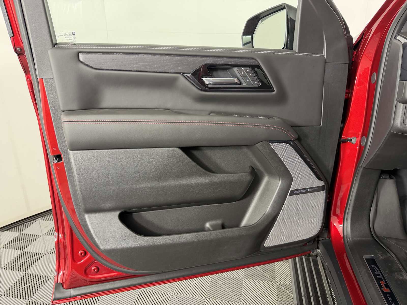 New 2026 GMC Yukon AT4 Ultimate w/ LPO, Floor Liner Package AWD/4WD image 8