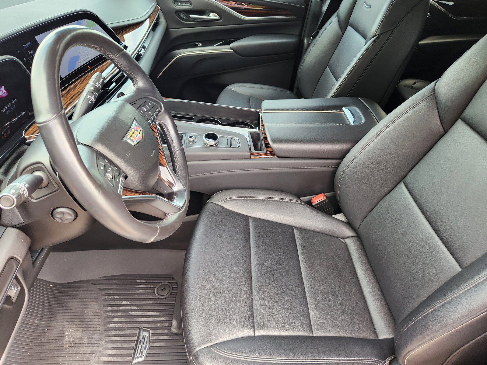 Certified 2024 Cadillac Escalade ESV Luxury RWD image 10