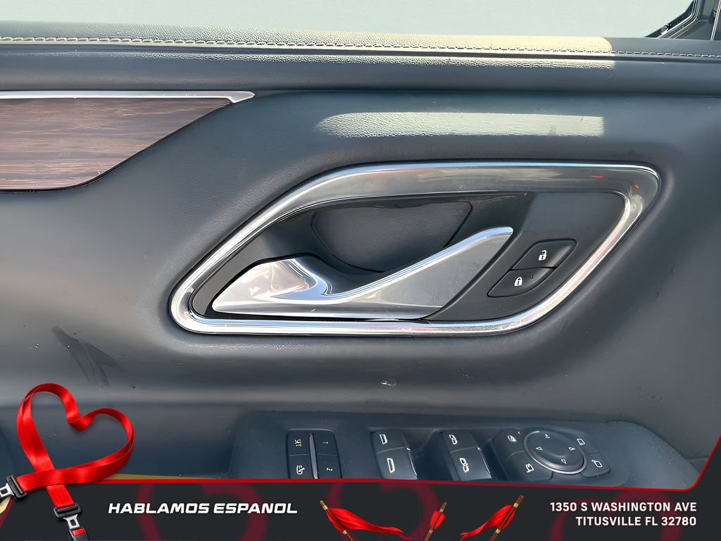 Used 2023 Chevrolet Suburban Premier image 16