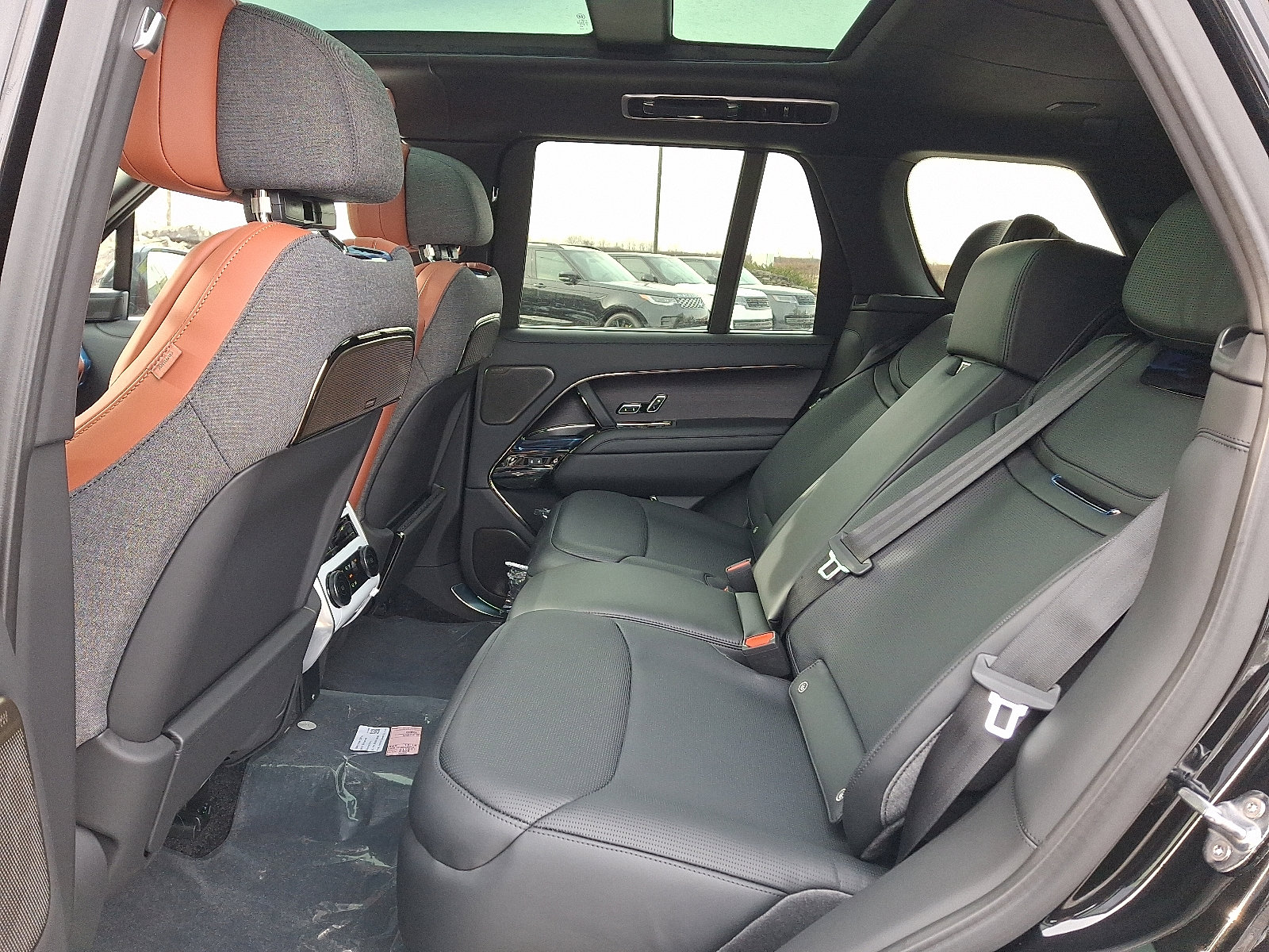 New 2026 Land Rover Range Rover SV image 8