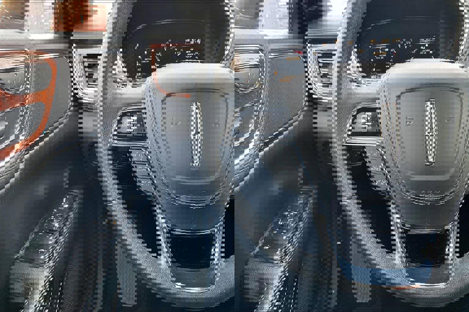 Used 2017 Lincoln Continental Premiere image 25