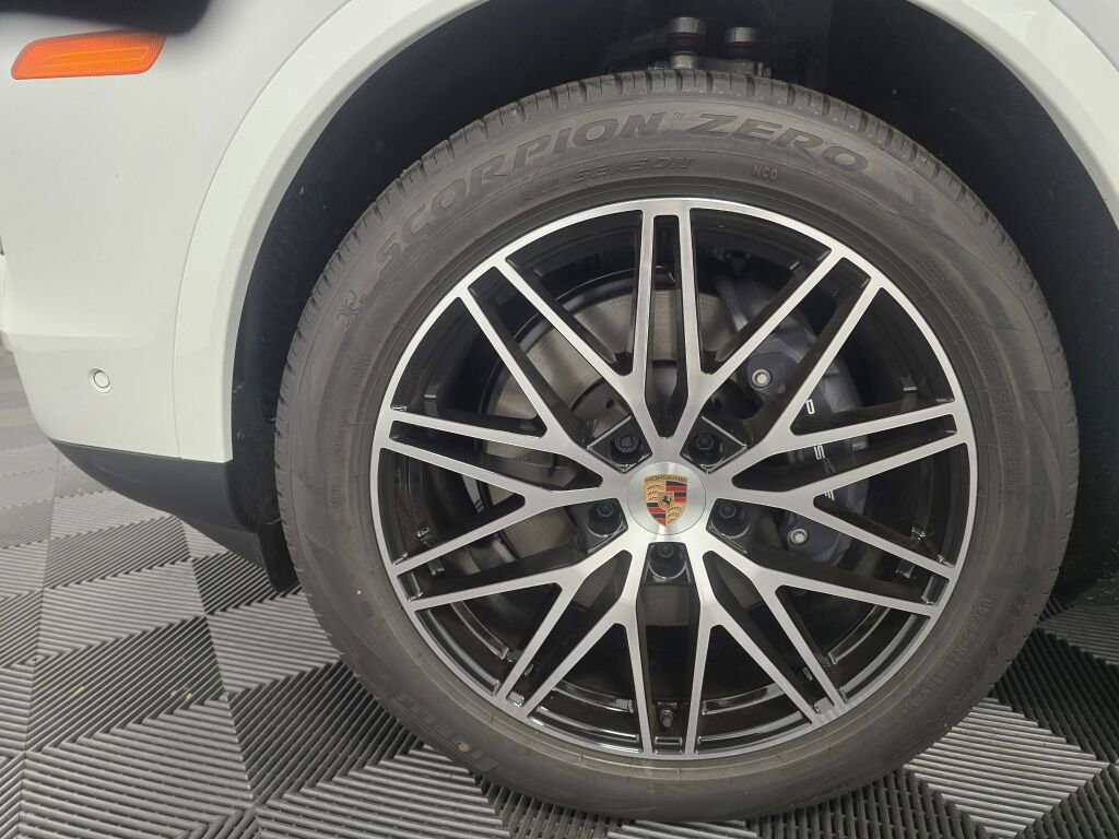 New 2026 Porsche Cayenne Coupe image 23
