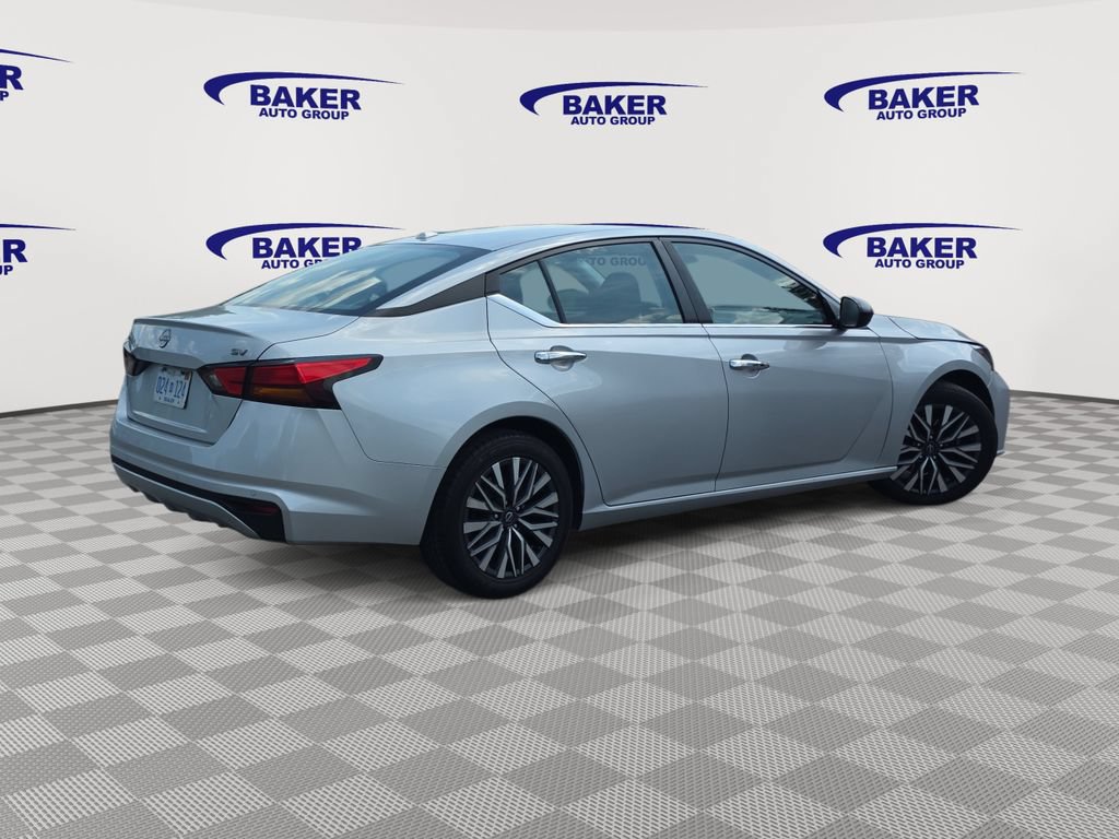 Used 2024 Nissan Altima 2.5 SV FWD image 5