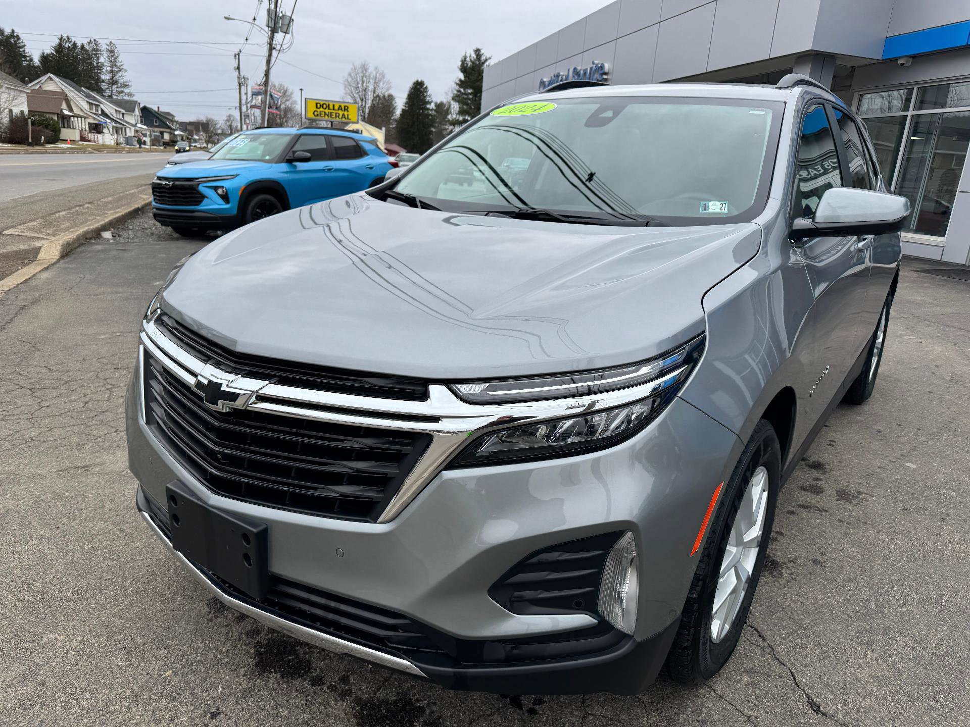 Used 2024 Chevrolet Equinox LT AWD/4WD image 4
