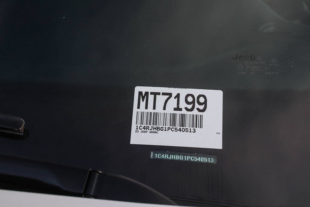 Used 2023 Jeep Grand Cherokee Limited w/ Luxury Tech Group II AWD/4WD image 32