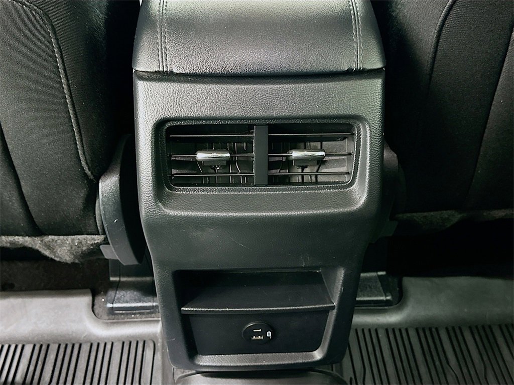 Used 2022 Ford Edge SE w/ Black Appearance Package image 24