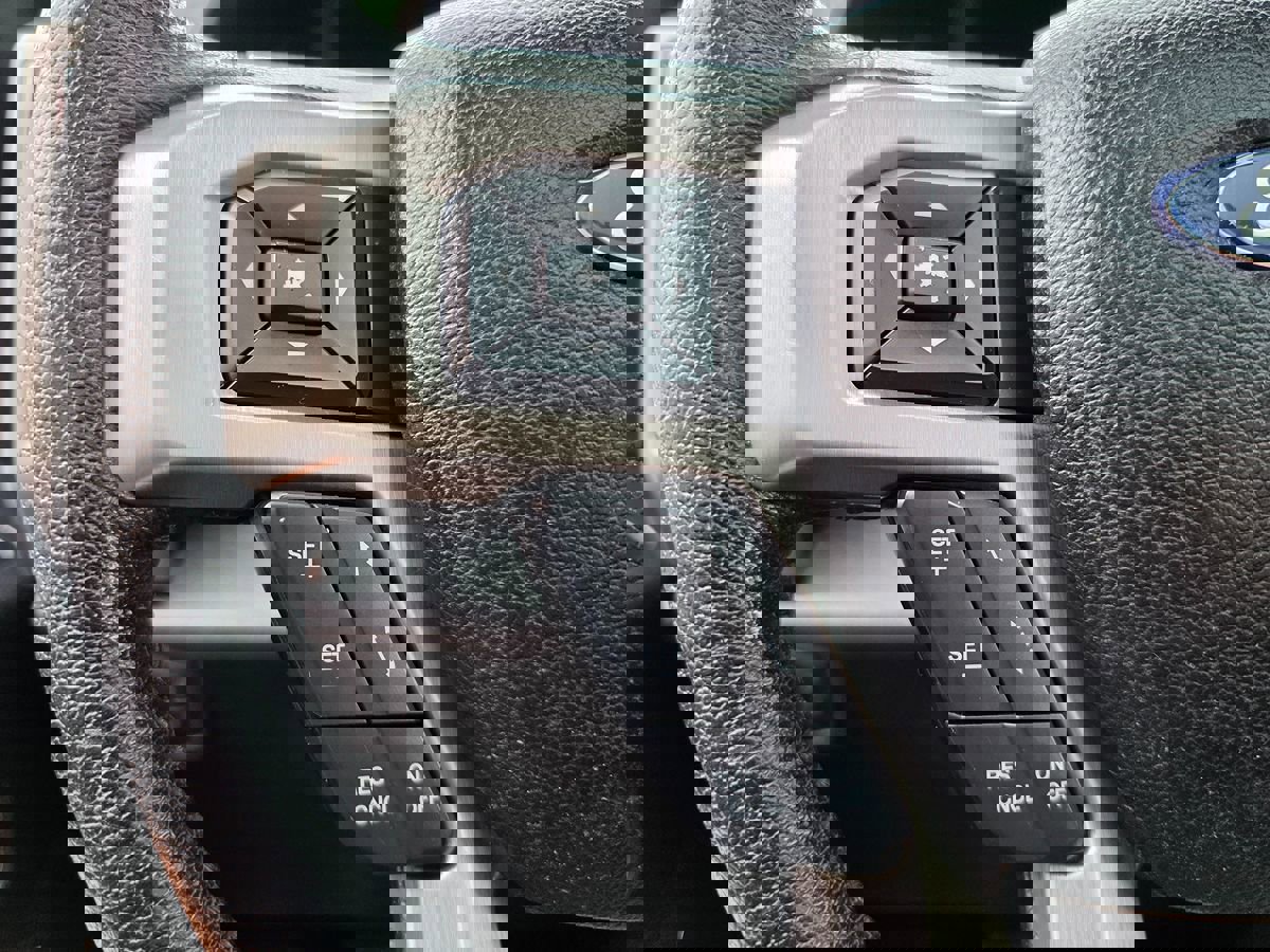 Used 2015 Ford F150 Platinum w/ Equipment Group 701A Luxury image 36