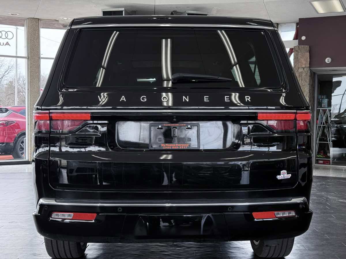 Used 2025 Jeep Wagoneer L Series III w/ Premium Group I AWD/4WD image 15