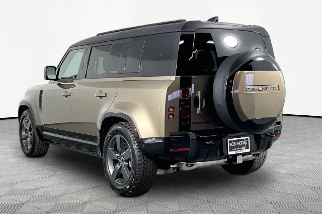 Used 2025 Land Rover Defender 110 X-Dynamic SE AWD/4WD image 4
