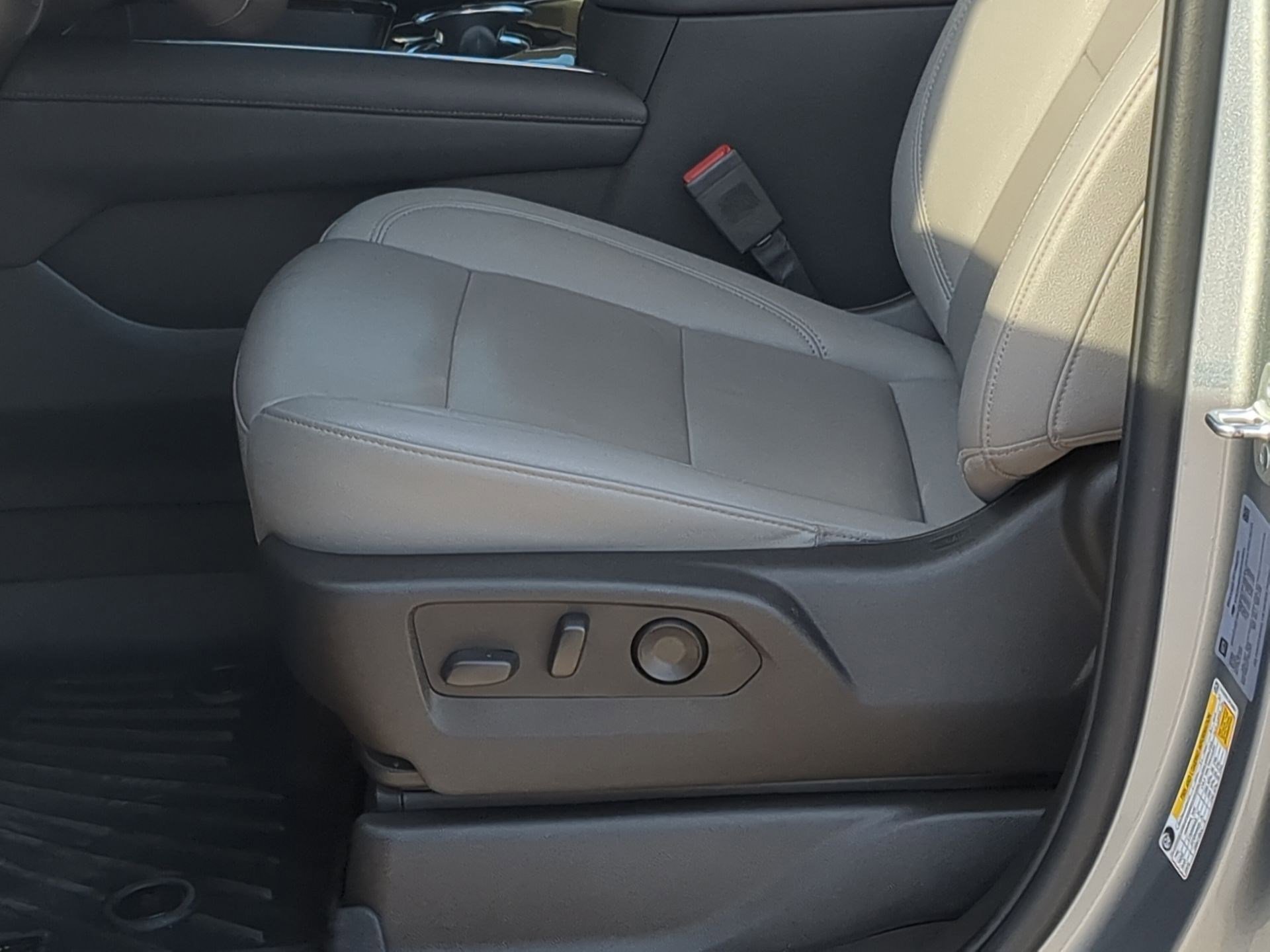 Used 2025 Chevrolet Tahoe LT w/ Comfort Package image 13