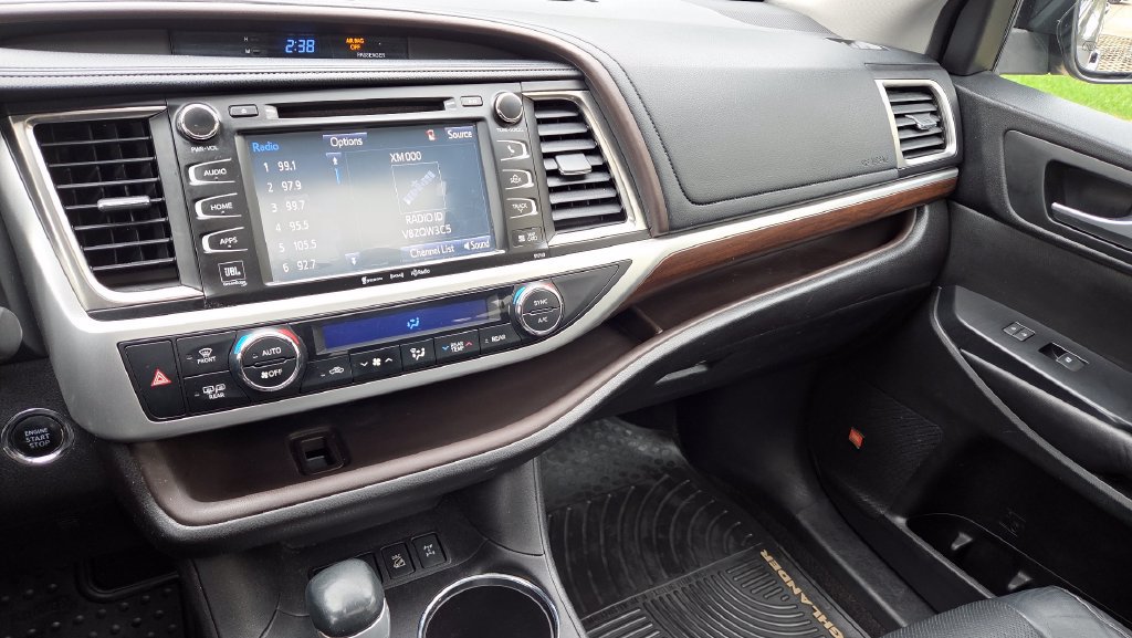 Used 2016 Toyota Highlander Limited AWD/4WD image 20