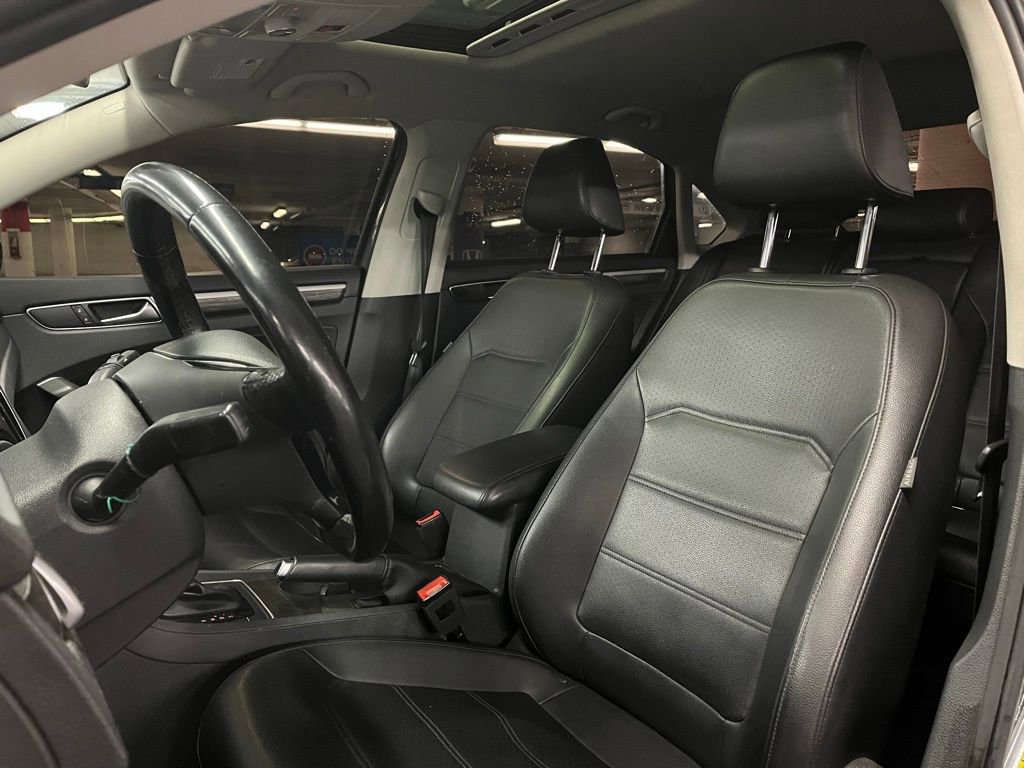 Used 2018 Volkswagen Passat 2.0T SE w/ SE Lighting Package image 16