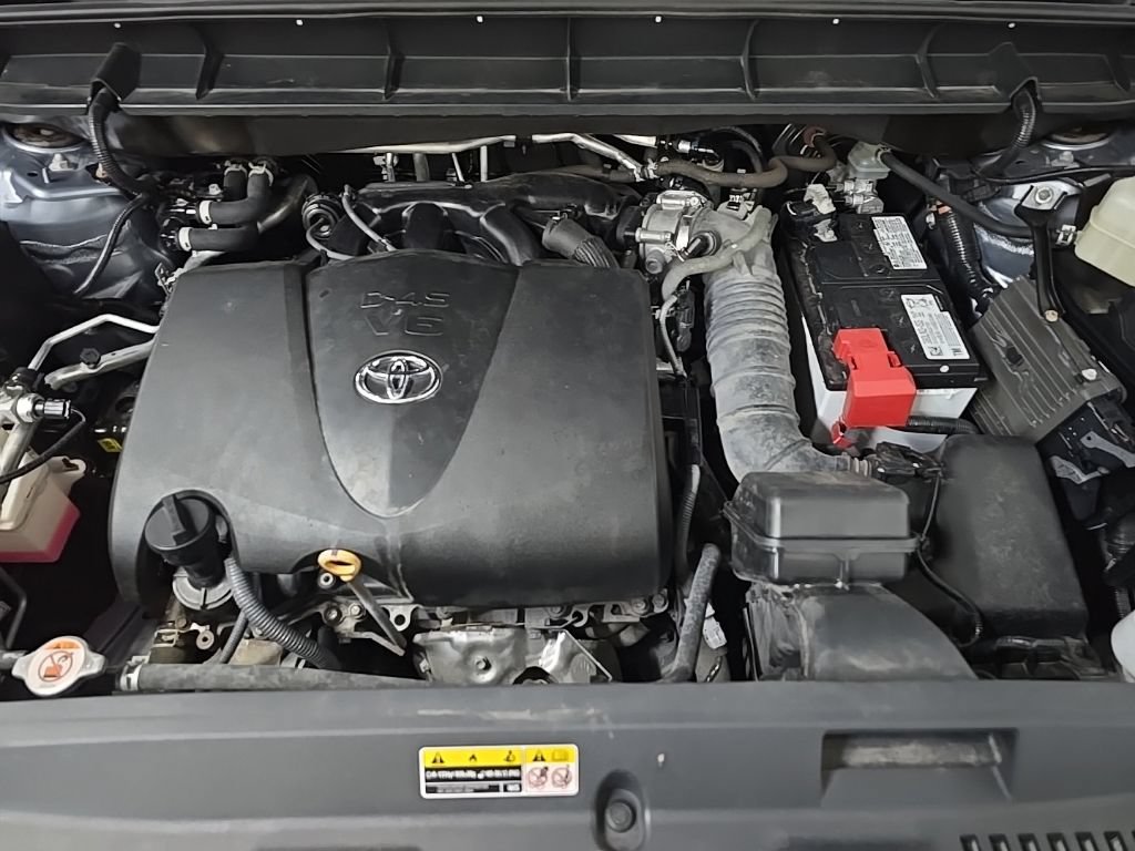 Used 2022 Toyota Highlander XLE AWD/4WD image 13