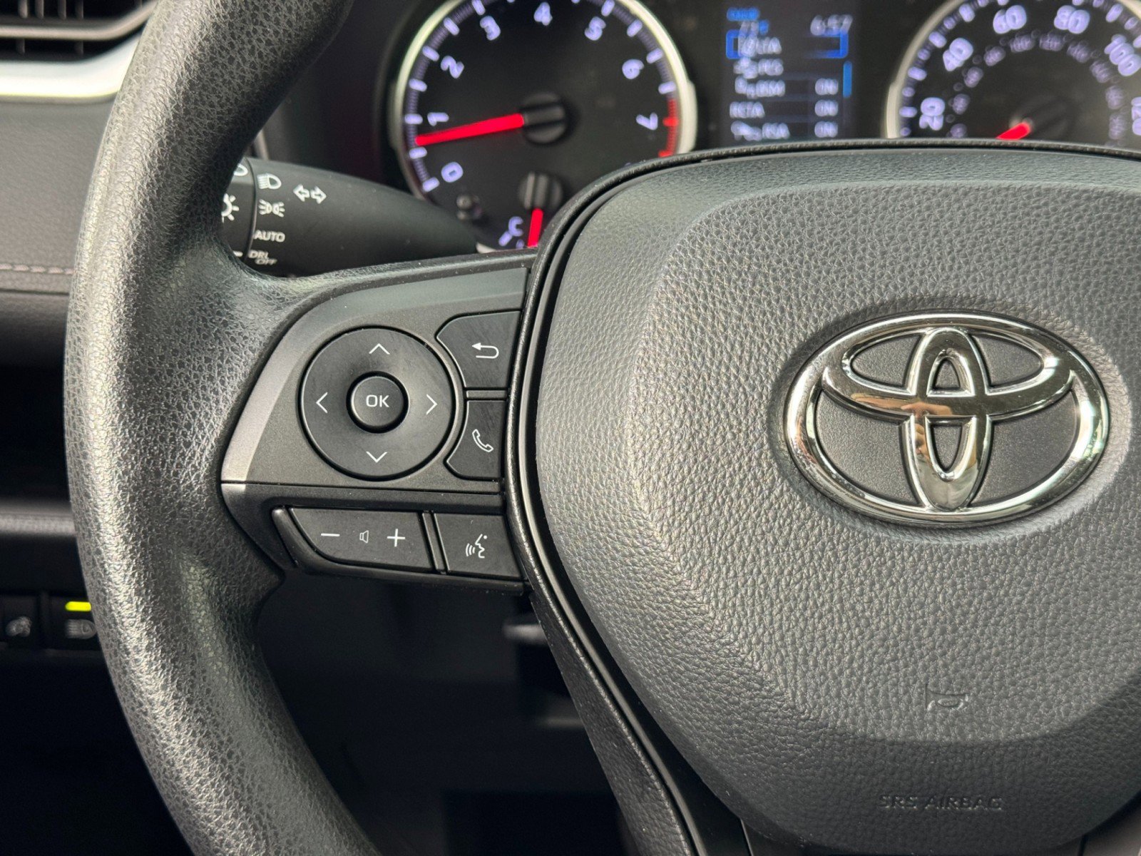 Used 2022 Toyota RAV4 XLE image 19