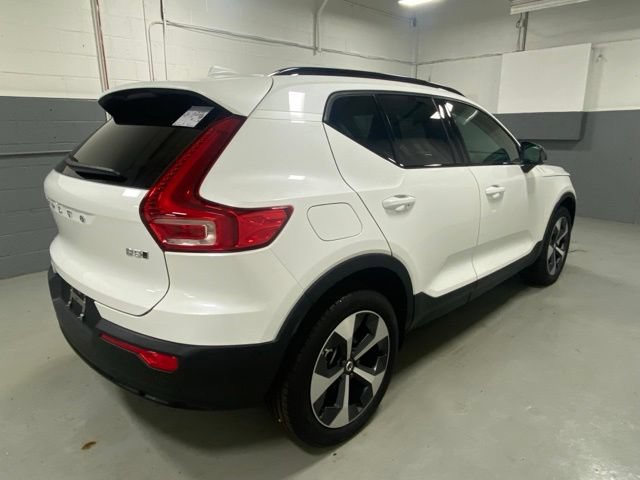 Used 2026 Volvo XC40 B5 Plus AWD/4WD image 3