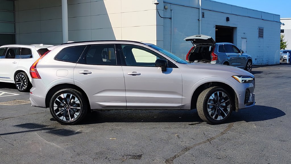 New 2026 Volvo XC60 B5 Plus w/ Climate Package AWD/4WD image 2