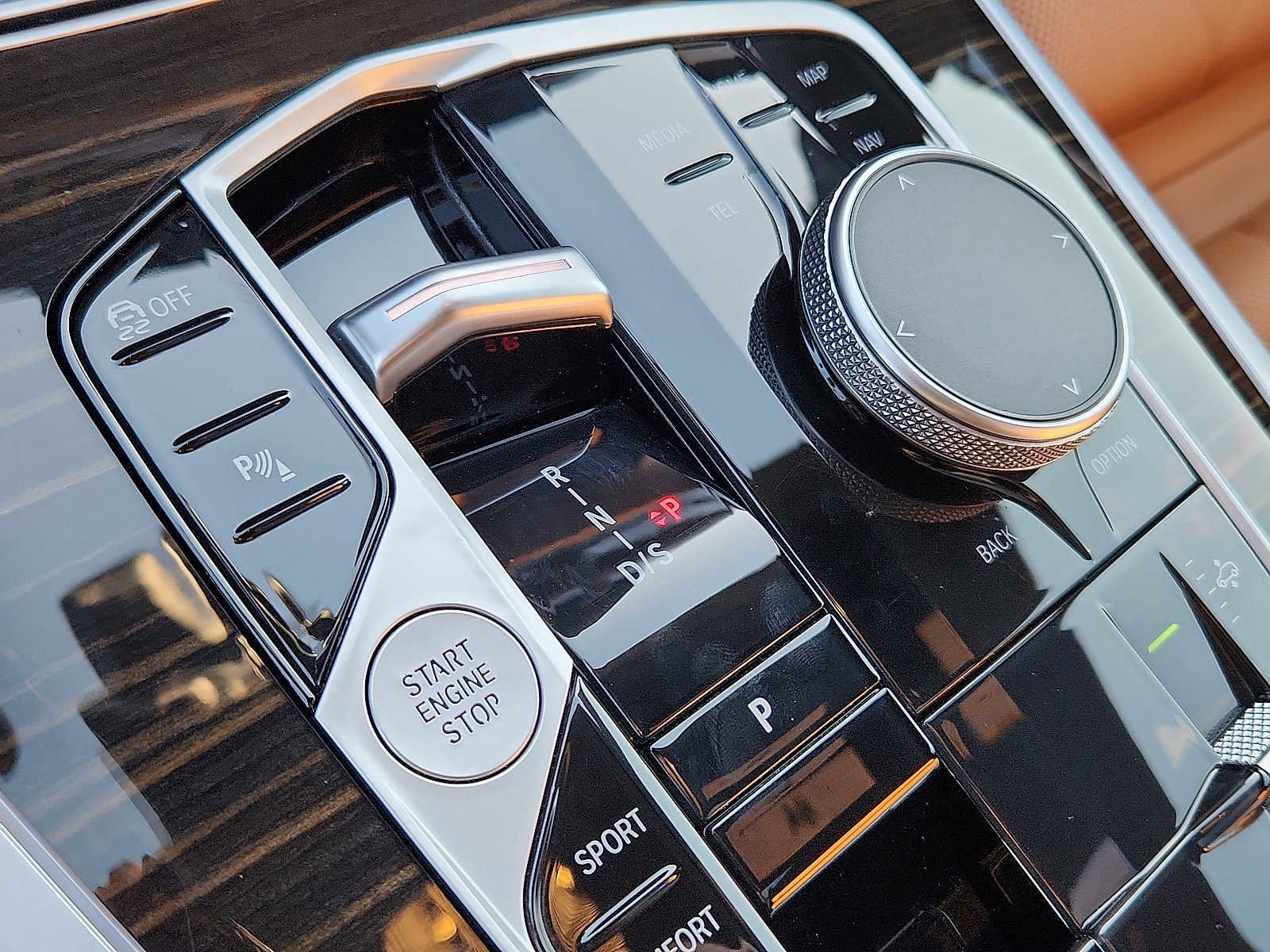 Certified 2024 BMW X7 xDrive40i w/ M Sport Package image 14