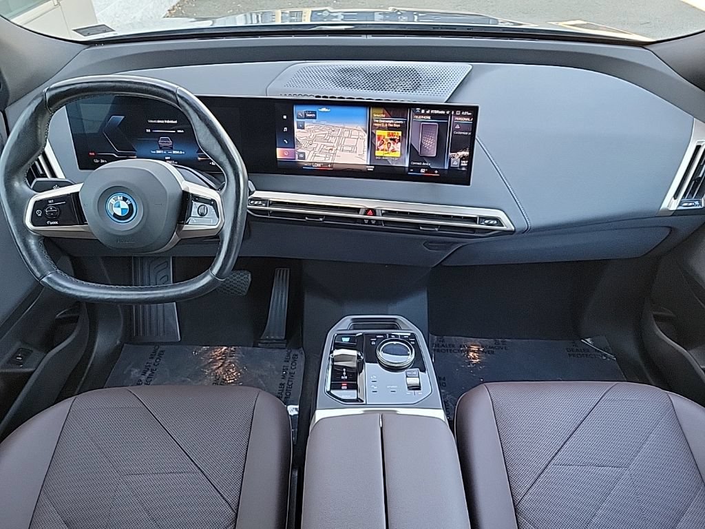 Used 2023 BMW iX xDrive50 w/ Sport Package AWD/4WD image 25