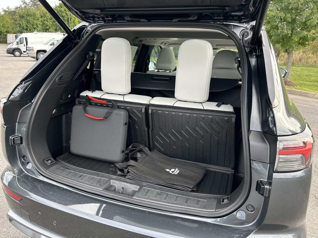 New 2025 Mitsubishi Outlander SEL image 11
