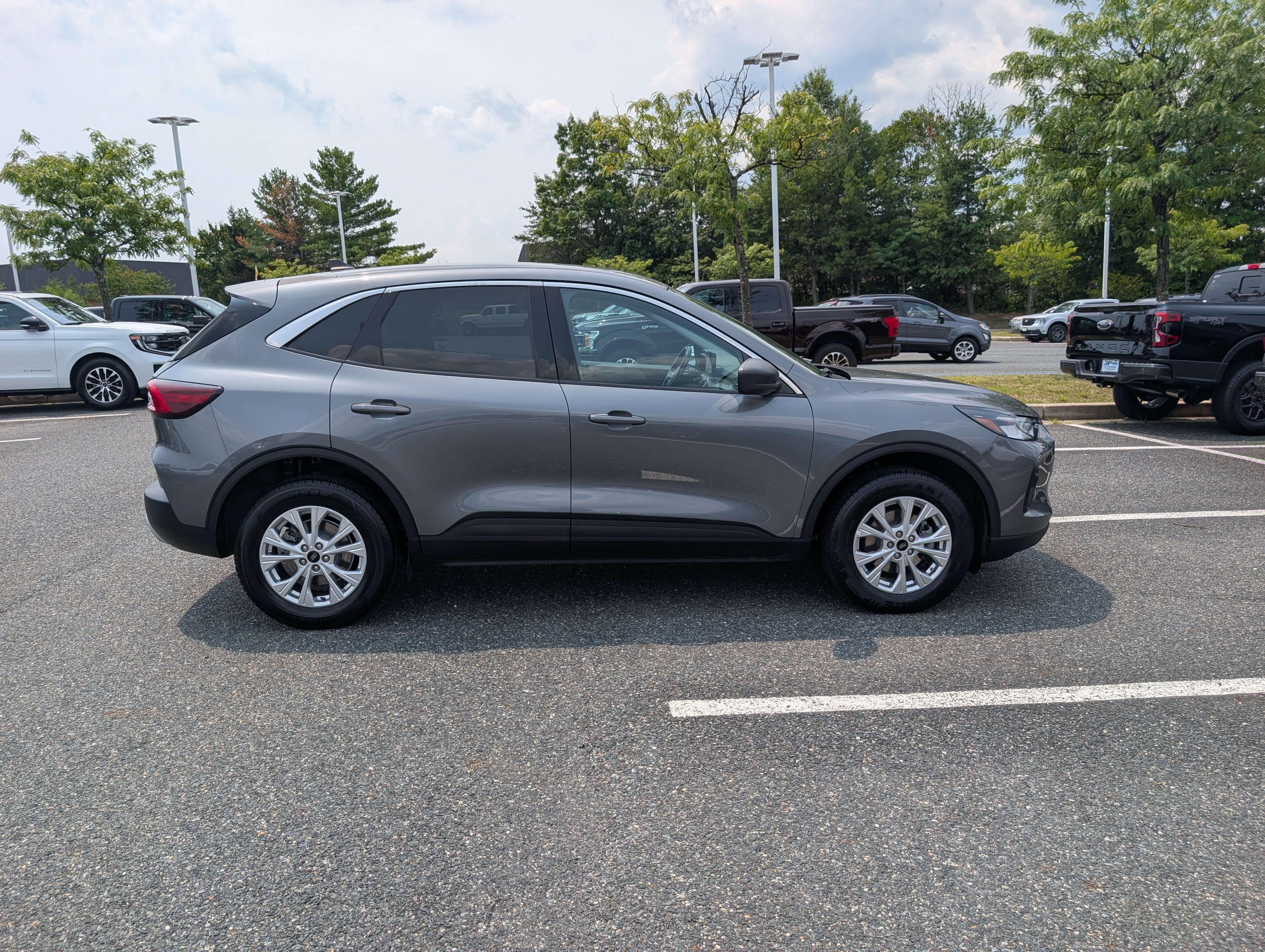 Certified 2024 Ford Escape Active AWD/4WD image 2