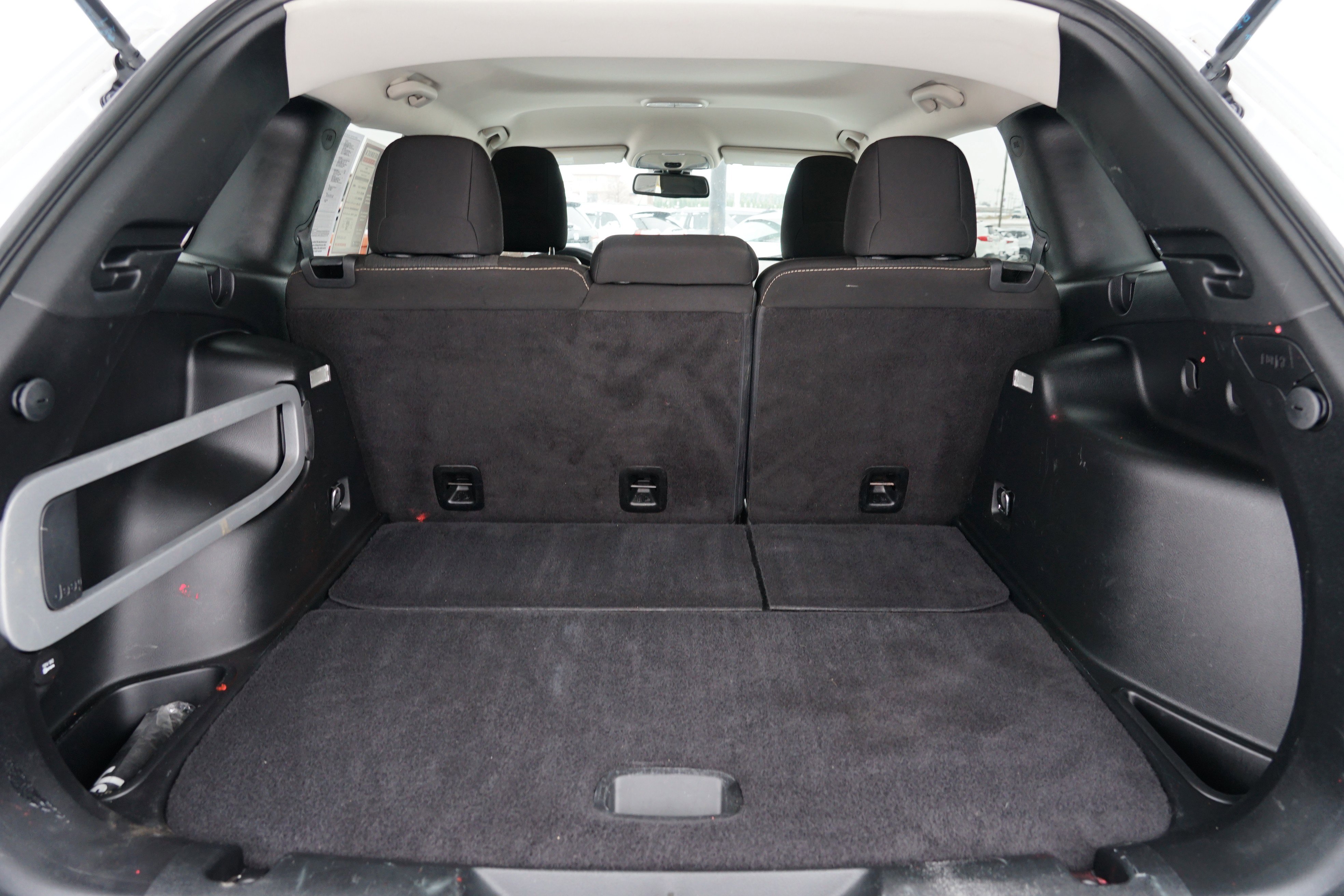 Used 2016 Jeep Cherokee Latitude w/ Cold Weather Group image 27